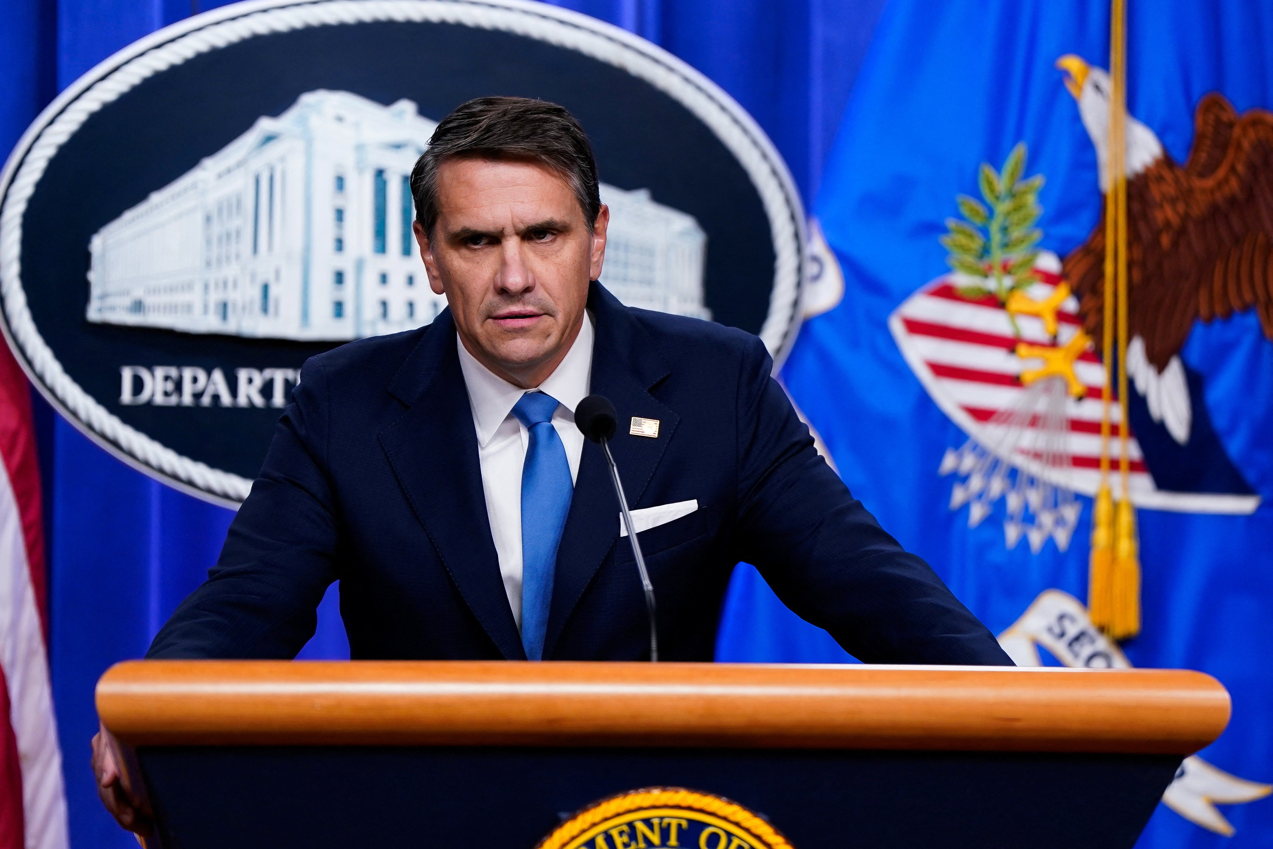 Caso Epstein: Departamento de Justiça dos EUA divulga mais 3 milhões de arquivos e diz que não protegeu Trump