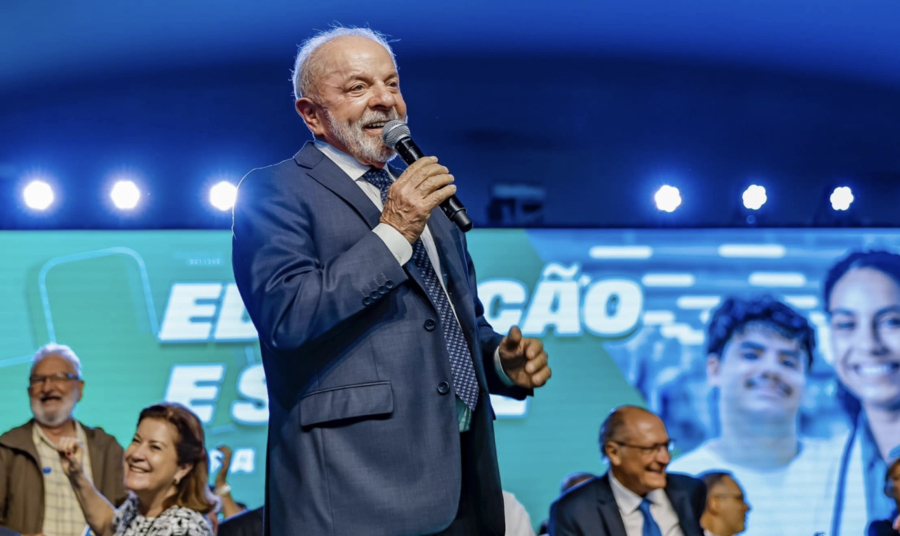 Lula deixa mais de 45 mil crianças com deficiência visual sem livros em braille