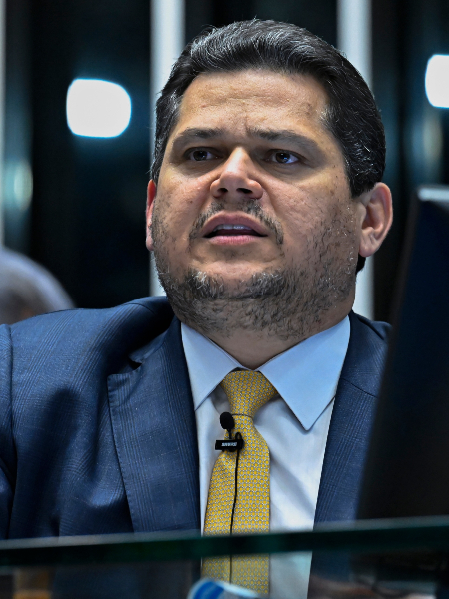 PF aponta gestão fraudulenta e diz que aliado de Alcolumbre destinou R$ 400 milhões ao Master sem exigir documentos