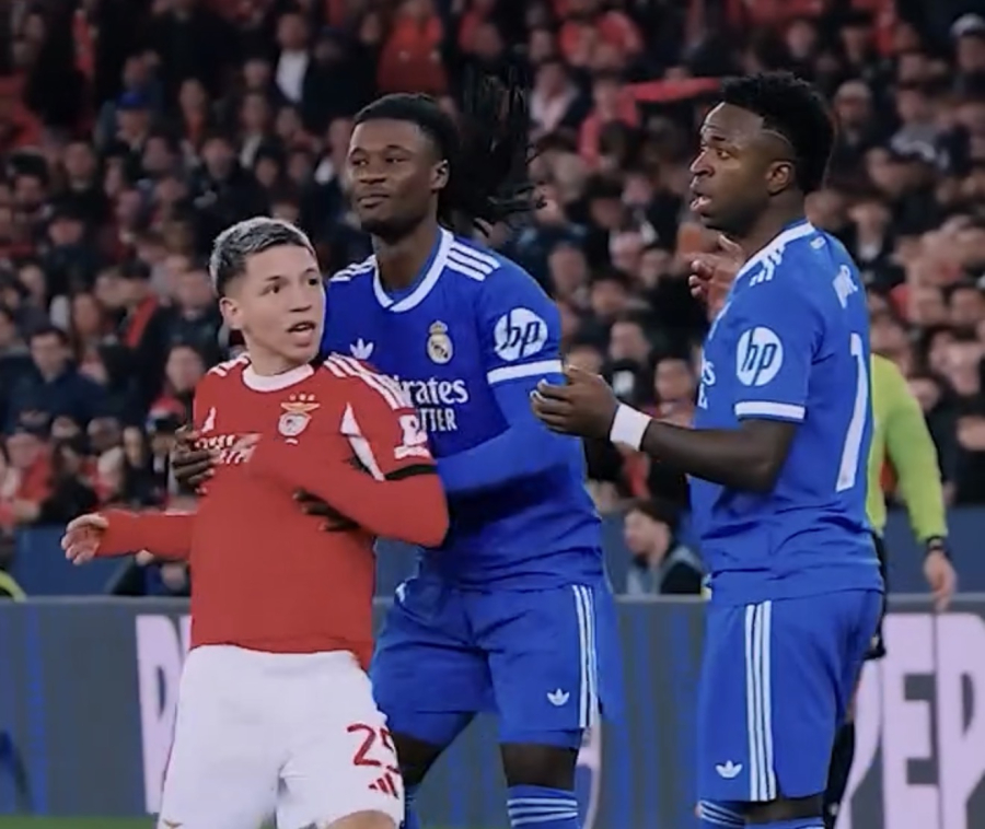 Absurdo - Jogador chama Vini Júnior de macaco durante jogo da Champions League