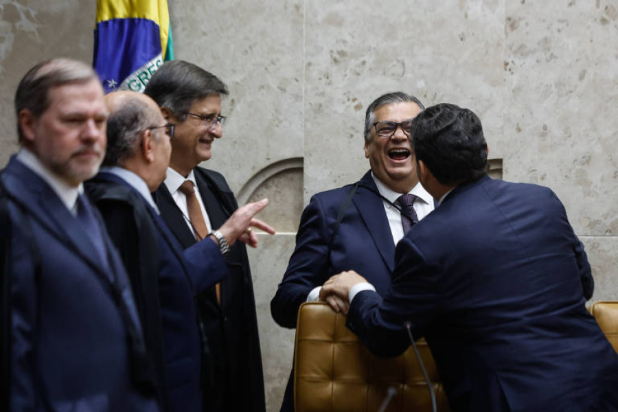 O Congresso tem que ser fechado urgentemente, já que não serve para nada