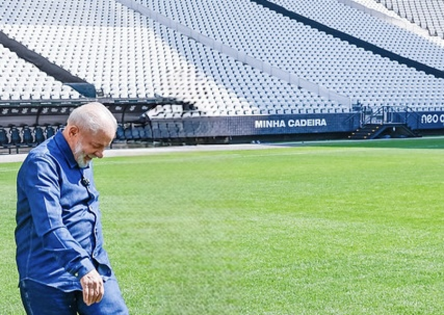 Com medo das vaias e cartazes, Lula tenta proibir manifestações políticas dos torcedores nos estádios