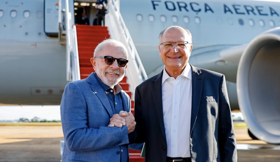 “Pobre vai voltar a andar de avião”, disse Lula antes de ser presidente e hoje as passagens aumentaram17%