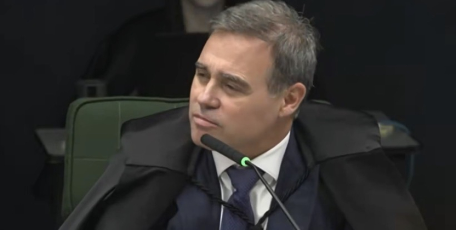 André Mendonça dá lição de moral e deixa Gilmar Mendes sem resposta no plenário do STF