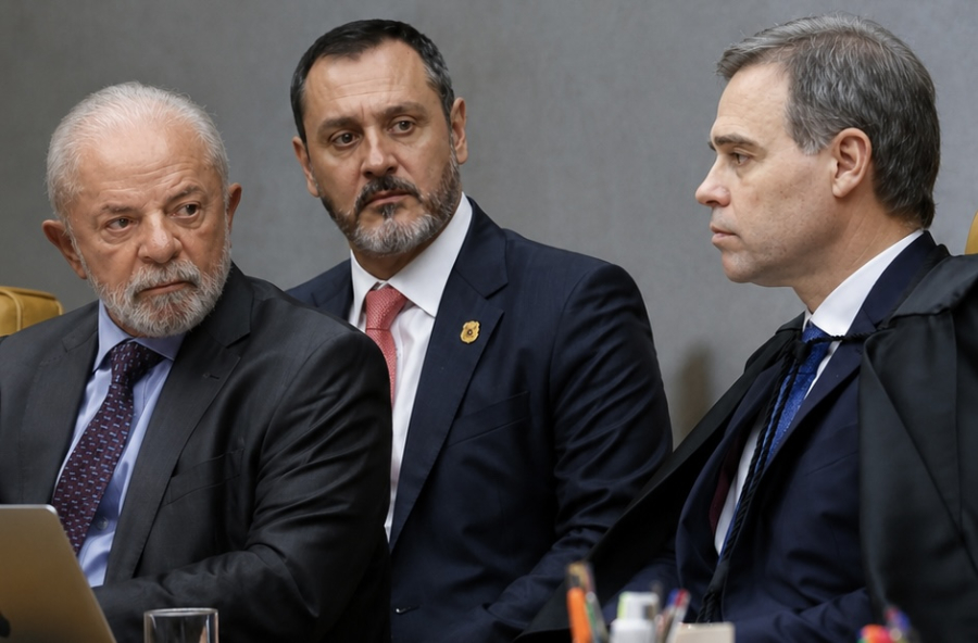 Lula tentou desfalcar policiais que trabalhavam com STF mas recuou após recado de ministros