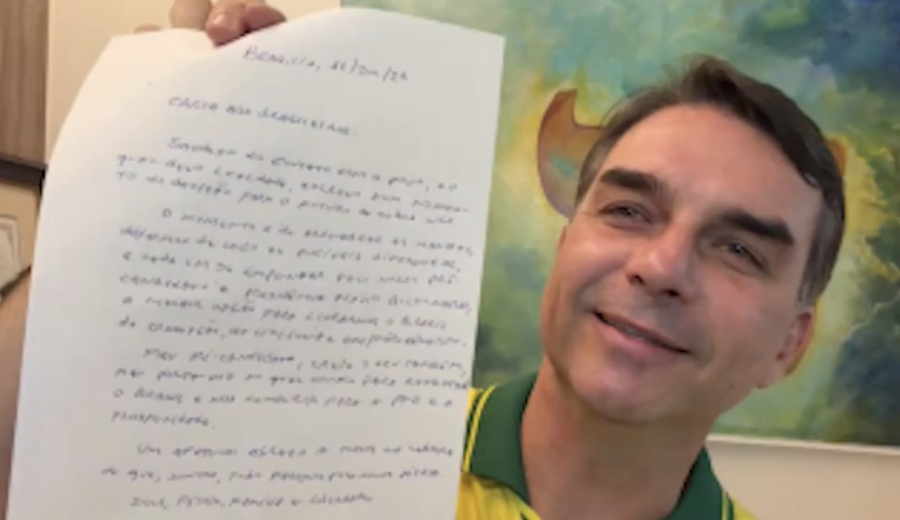 Moraes proíbe visita de Flávio Bolsonaro por 90 dias após divulgação de carta política
