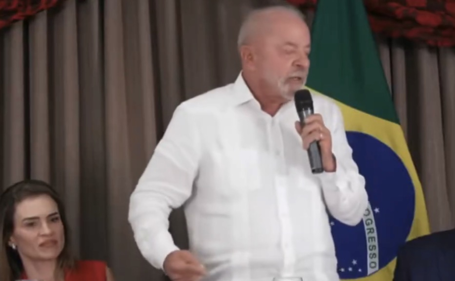 Após detonar Globo, Lula agora quer debate com Flávio