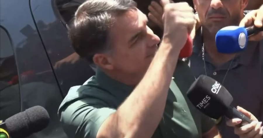 Flávio Bolsonaro anuncia voto favorável ao fim da escala 6x1