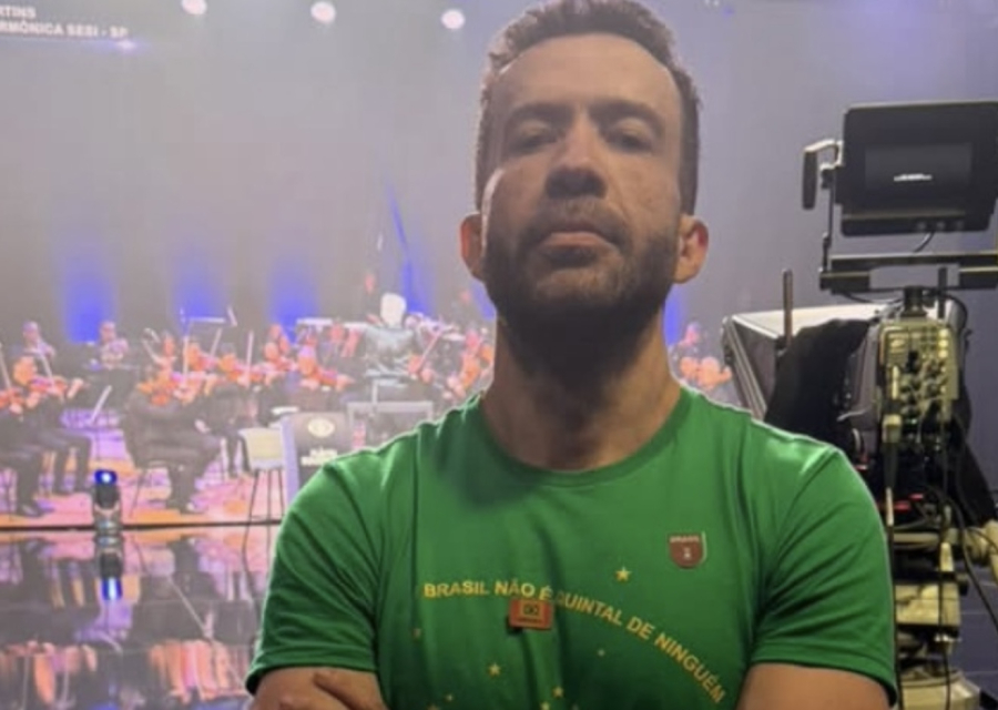 Após debate, Janones passa mal e é internado