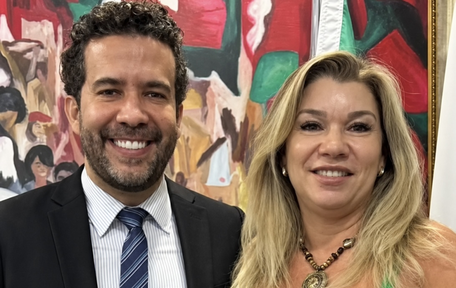 Flávio Bolsonaro convida ex-esposa de Janones, e Lula não vai levá-lo ao debate por causa da medida protetiva por agressão